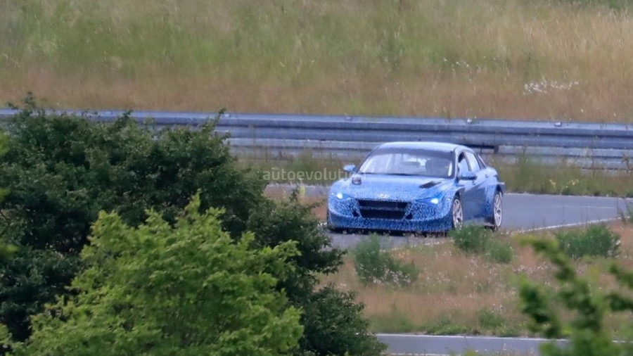 2021-hyundai-elantra-racing-car-spied-may-be-called-elantra-n-tcr_5