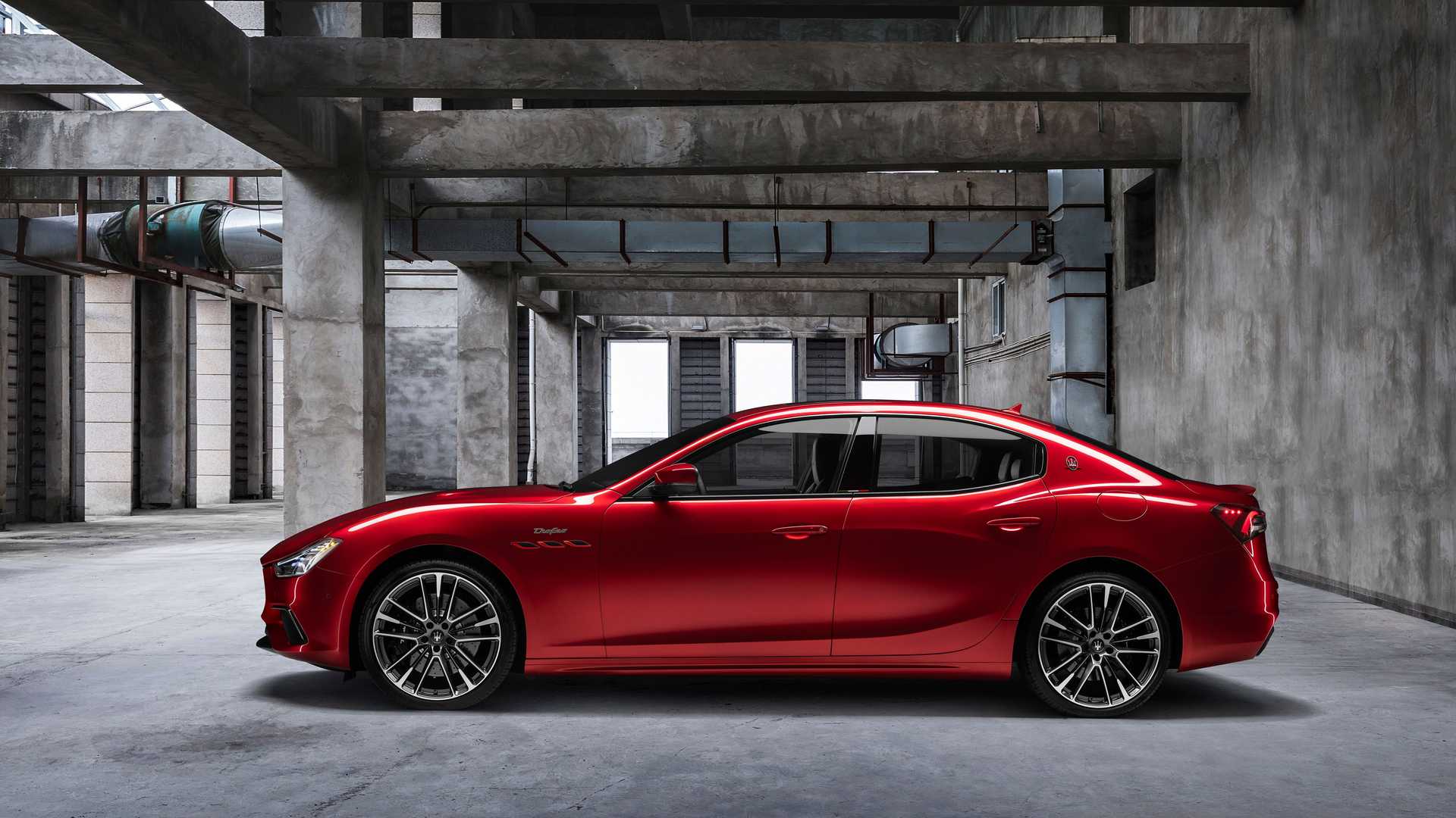 2021-maserati-ghibli-trofeo