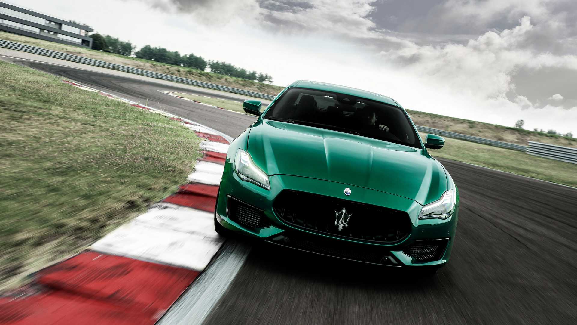 2021-maserati-quattroporte-trofeo (1)