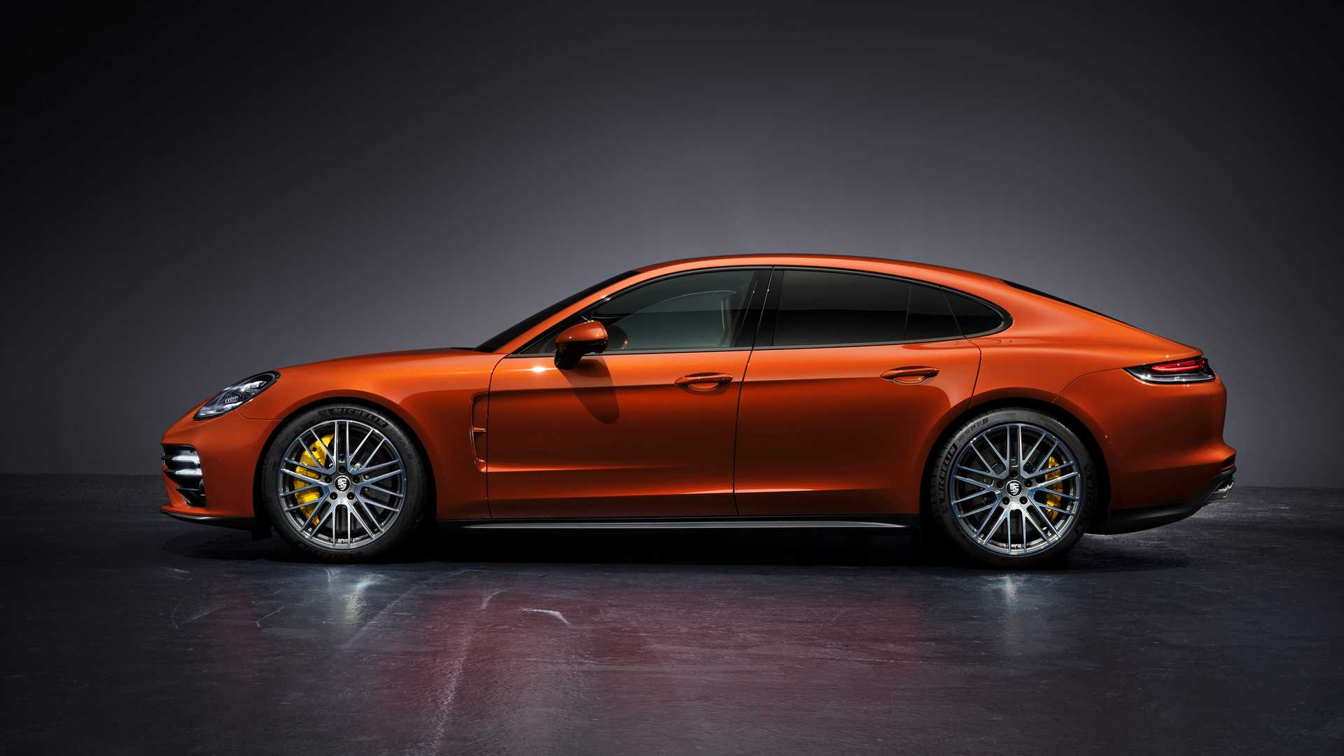 porsche-panamera-turbo-s-2021-die-seitenansicht