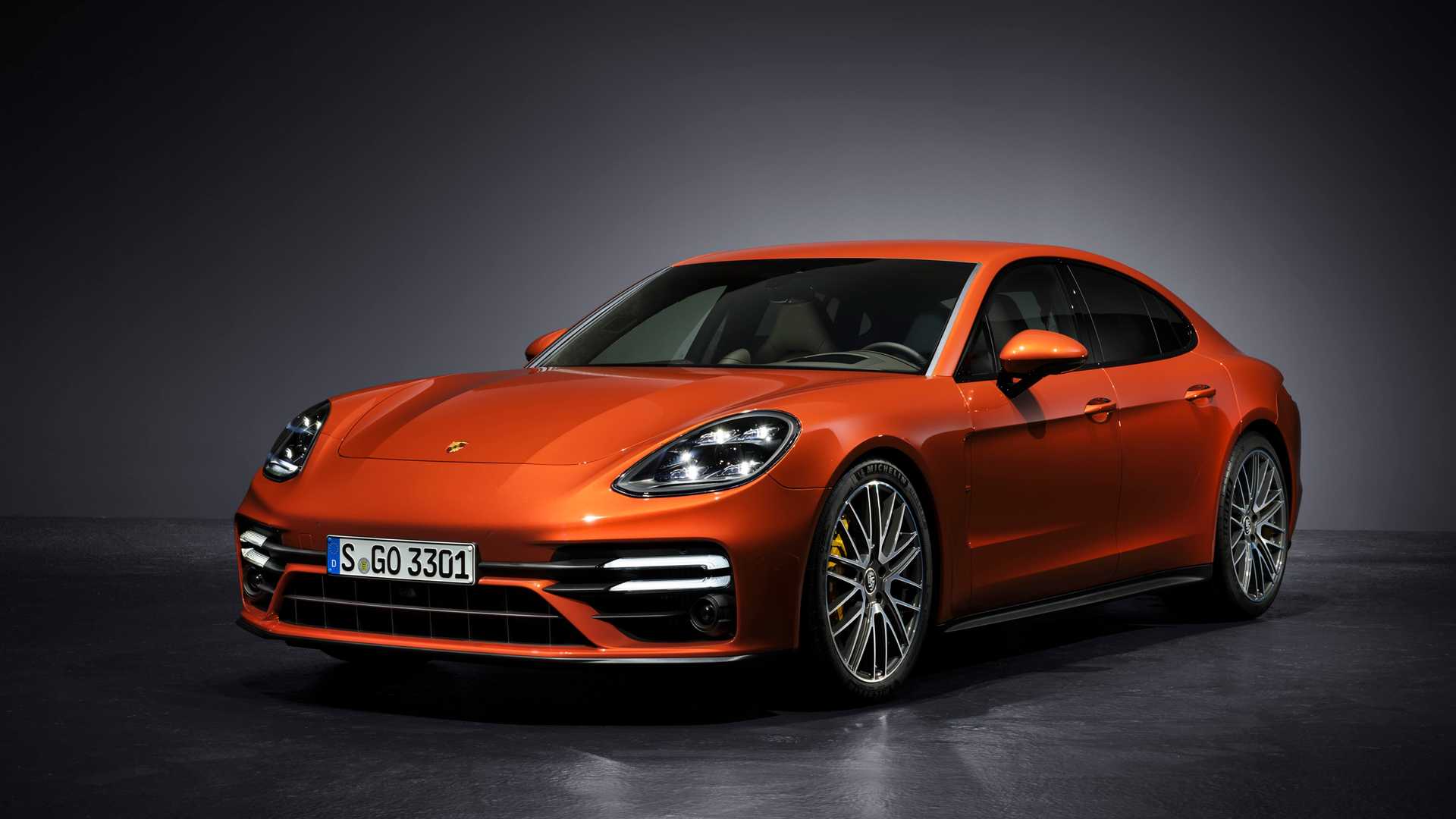 porsche-panamera-turbo-s-2021-klassische-dreiviertelansicht-von-schrag-vorne