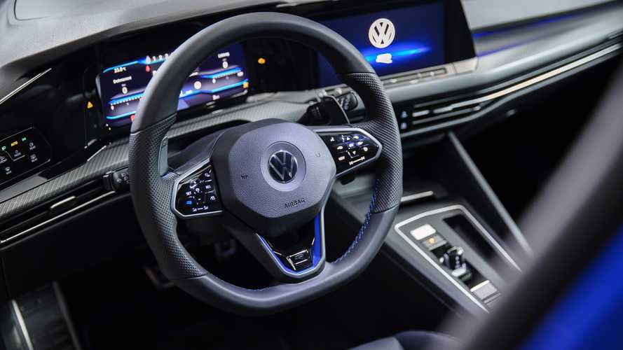 2022-volkswagen-golf-r-interior (1)