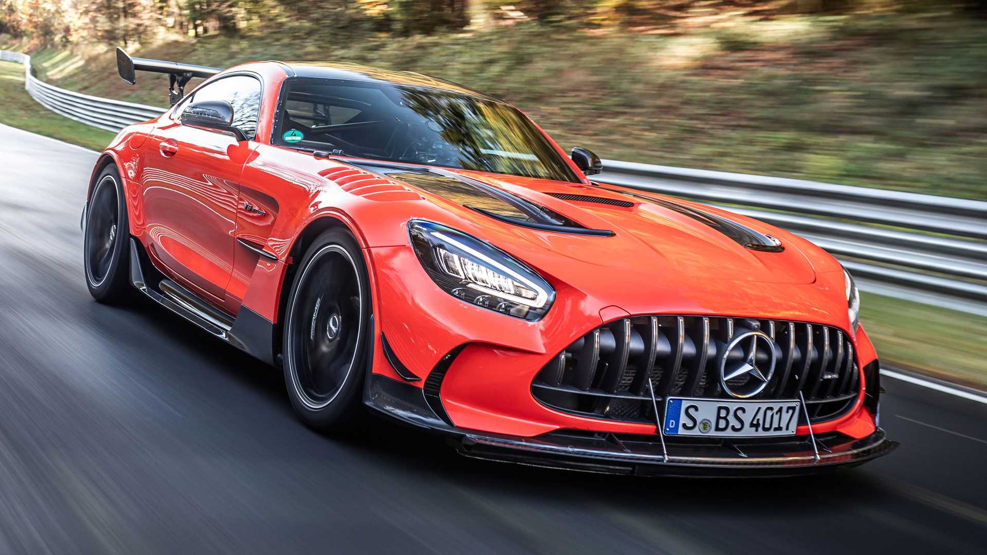 mercedes-amg-gt-black-series-on-track-during-nurburgring-record-run